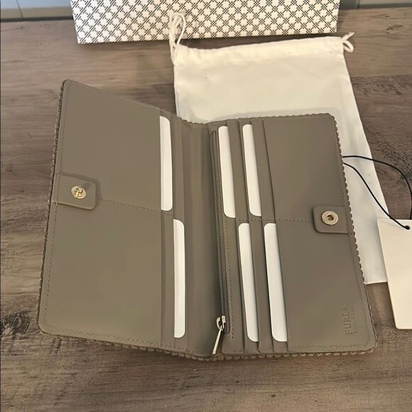 NWT & Box Furla Grey Leather Wallet - Picture 2 of 2